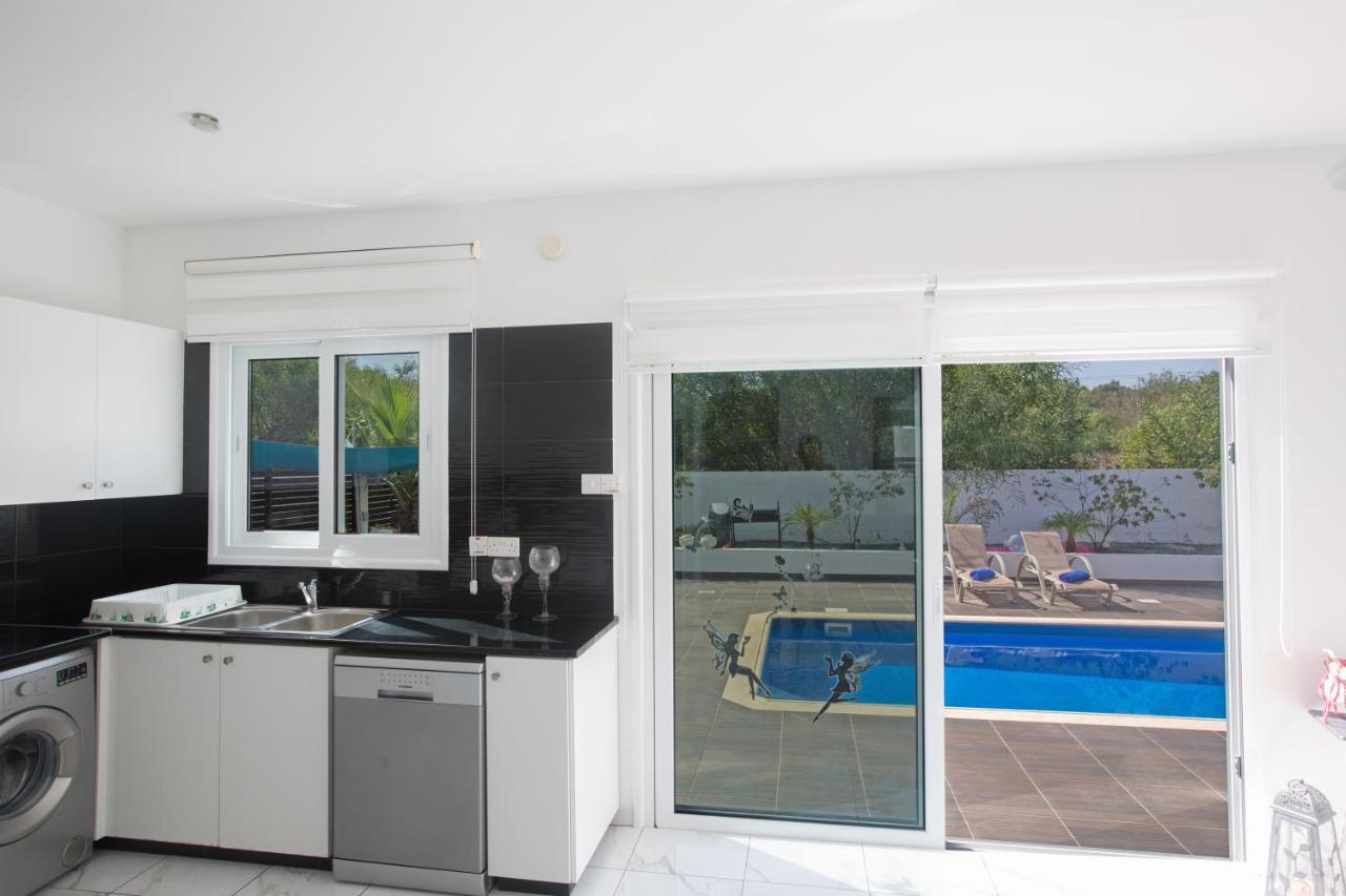 פרוטאראס Broadway Villas מראה חיצוני תמונה