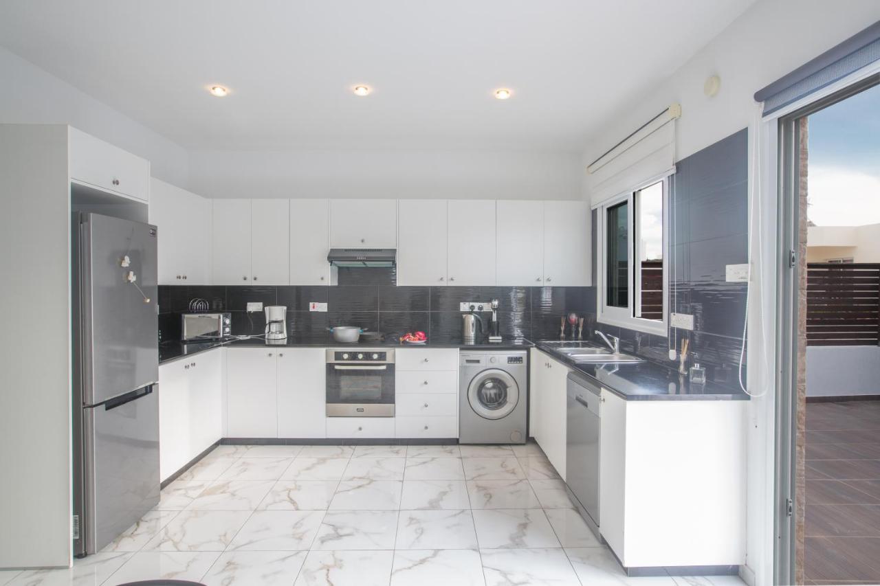 פרוטאראס Broadway Villas מראה חיצוני תמונה